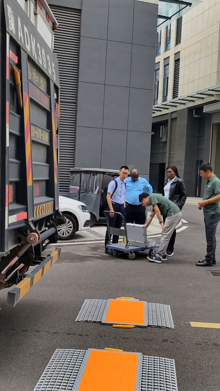 欢迎中非客户到普司顿参观考察